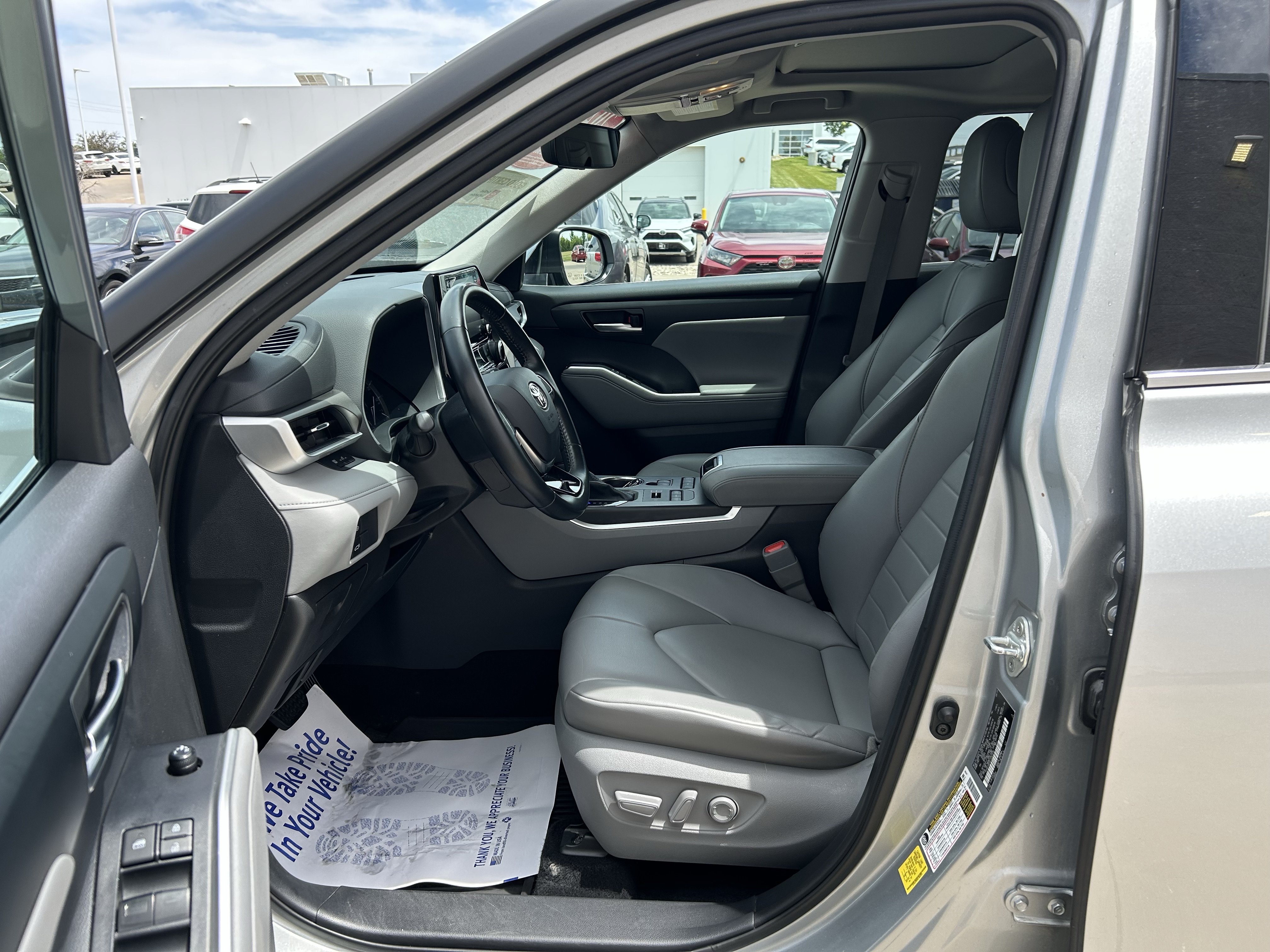Certified 2020 Toyota Highlander XLE AWD/4WD image 13