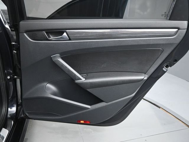 Used 2021 Volkswagen Passat 2.0T R-Line image 16