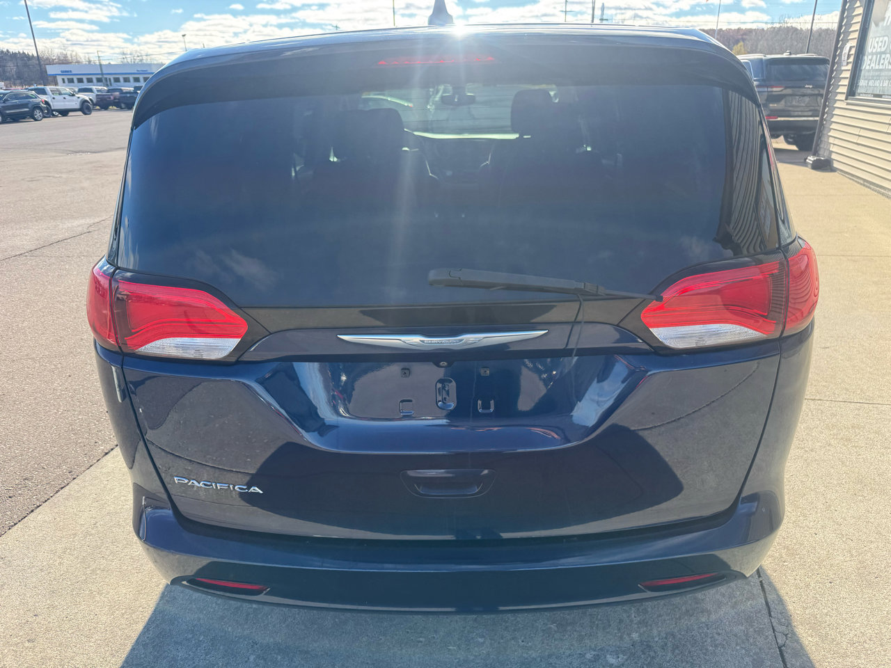 Used 2017 Chrysler Pacifica Touring image 6