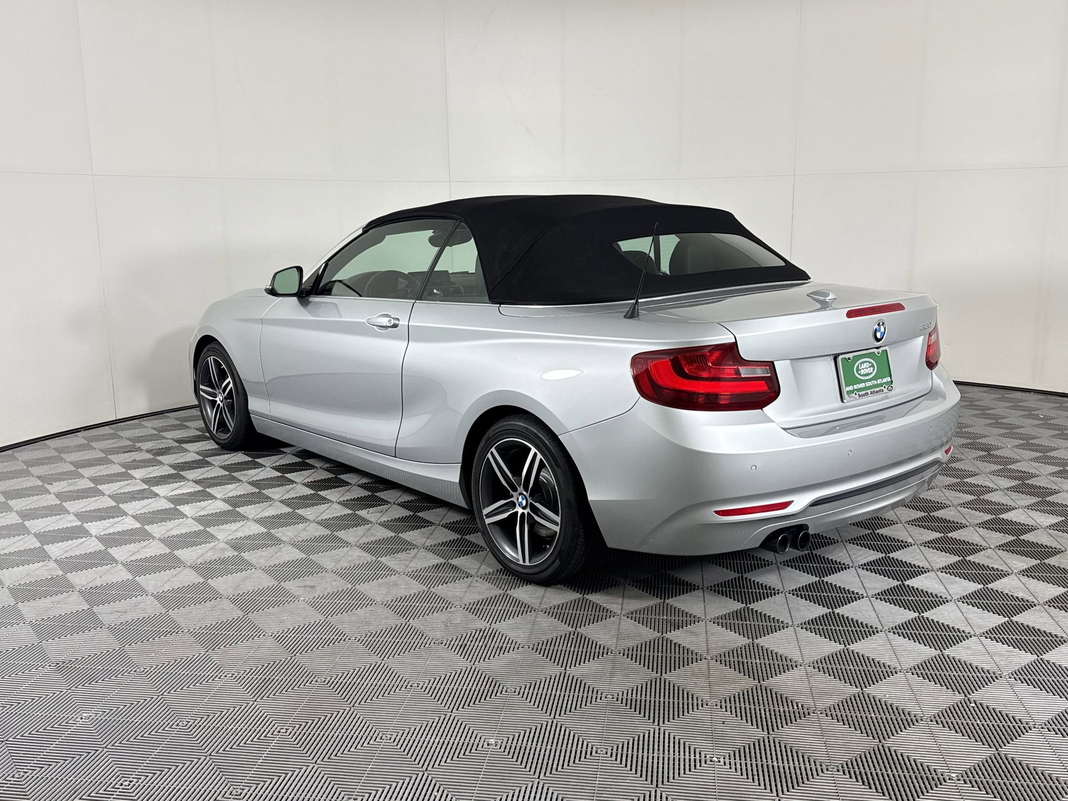 Used 2017 BMW 230i Convertible RWD image 3