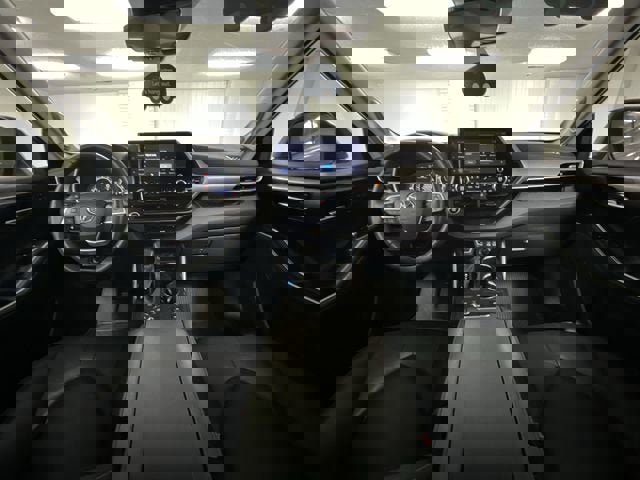 Used 2024 Toyota Highlander Limited image 20