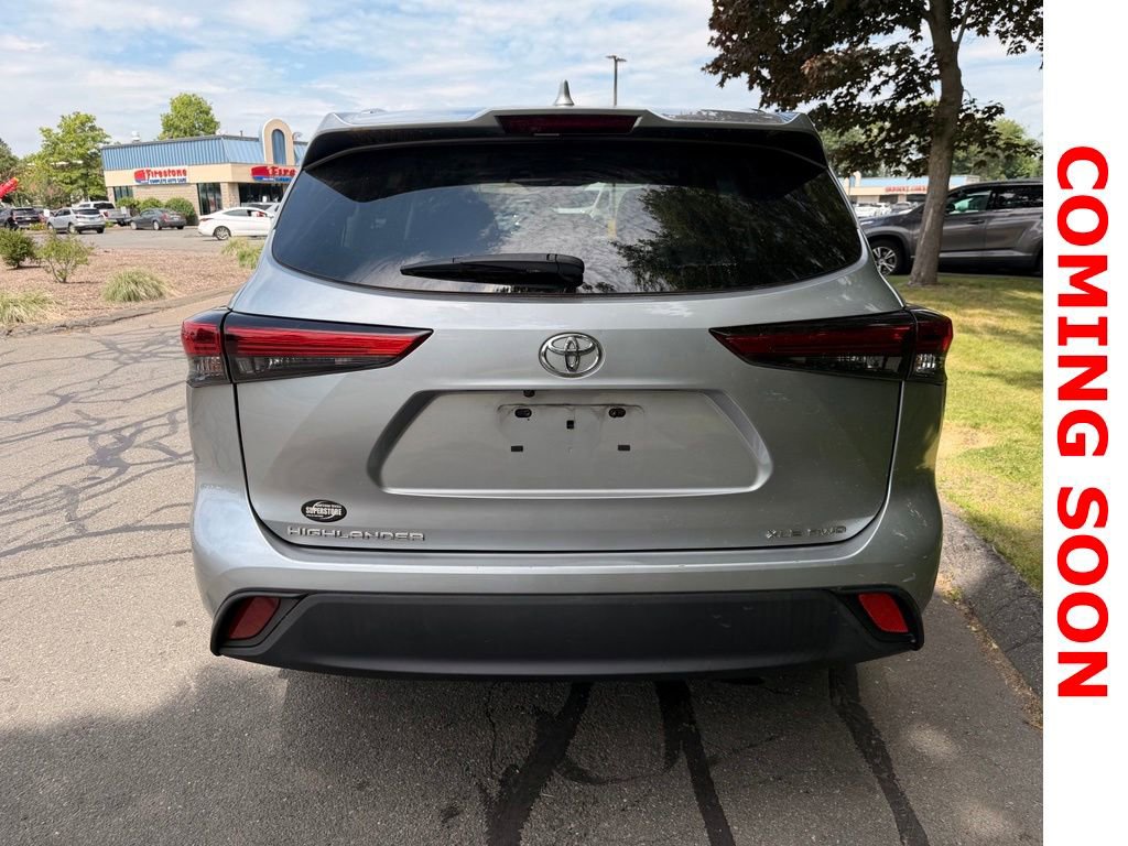 Used 2020 Toyota Highlander XLE AWD/4WD image 8