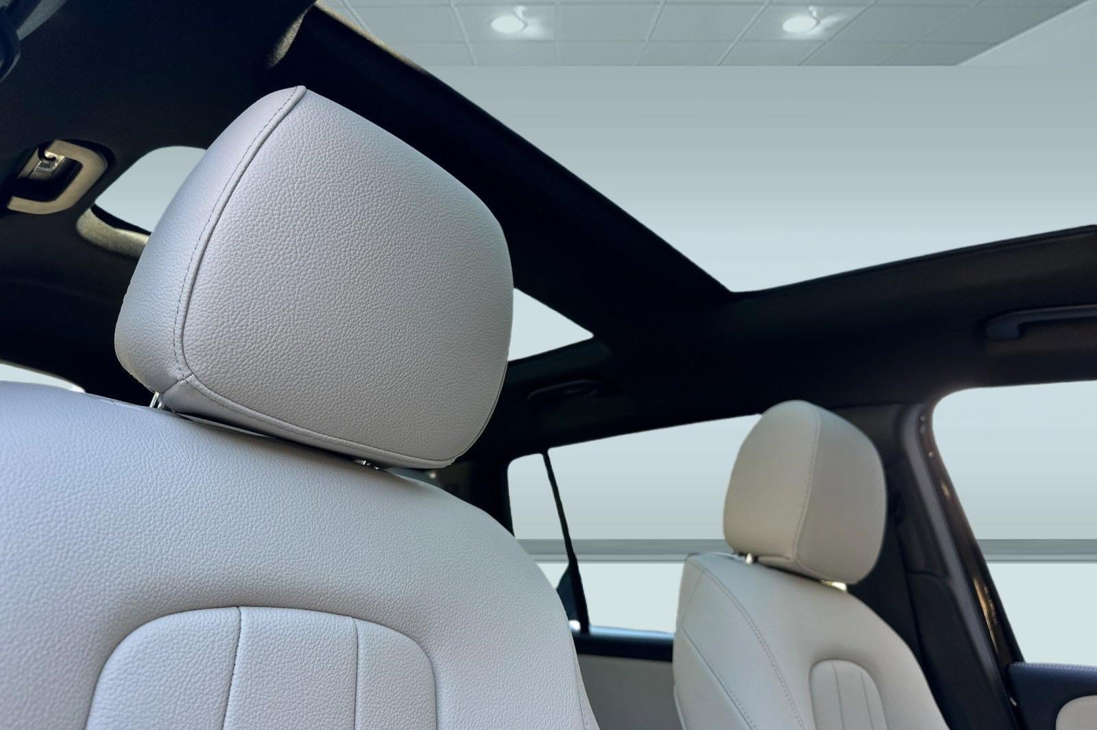 New 2026 Mercedes-Benz GLB 250 image 24