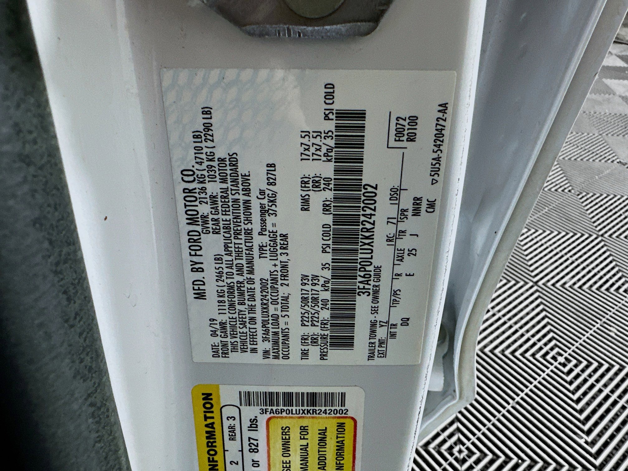 Used 2019 Ford Fusion SE image 12