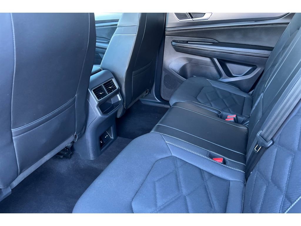 Used 2024 Volkswagen Atlas Cross Sport SE image 14