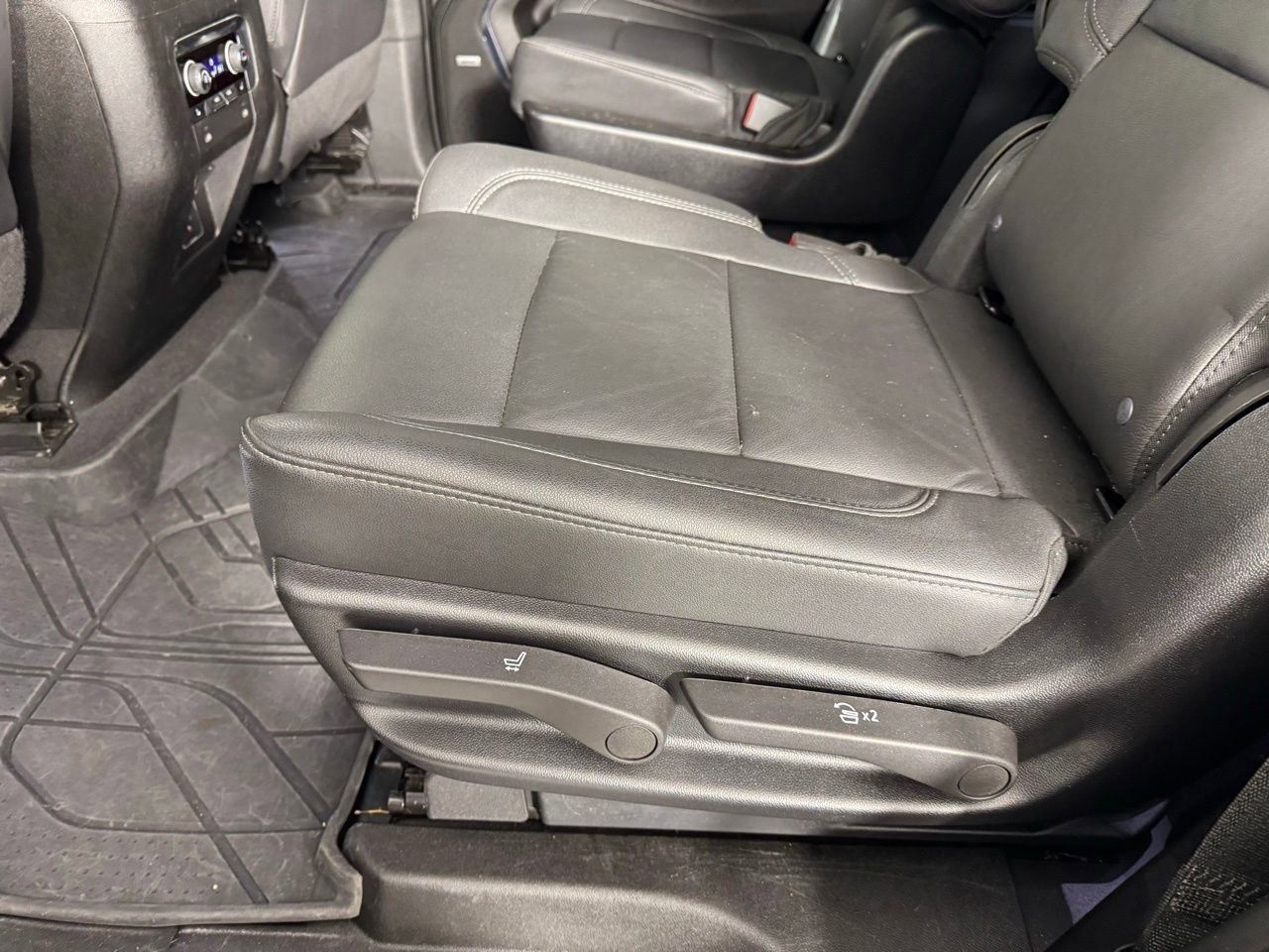 Used 2023 Chevrolet Tahoe Z71 w/ Luxury Package image 26