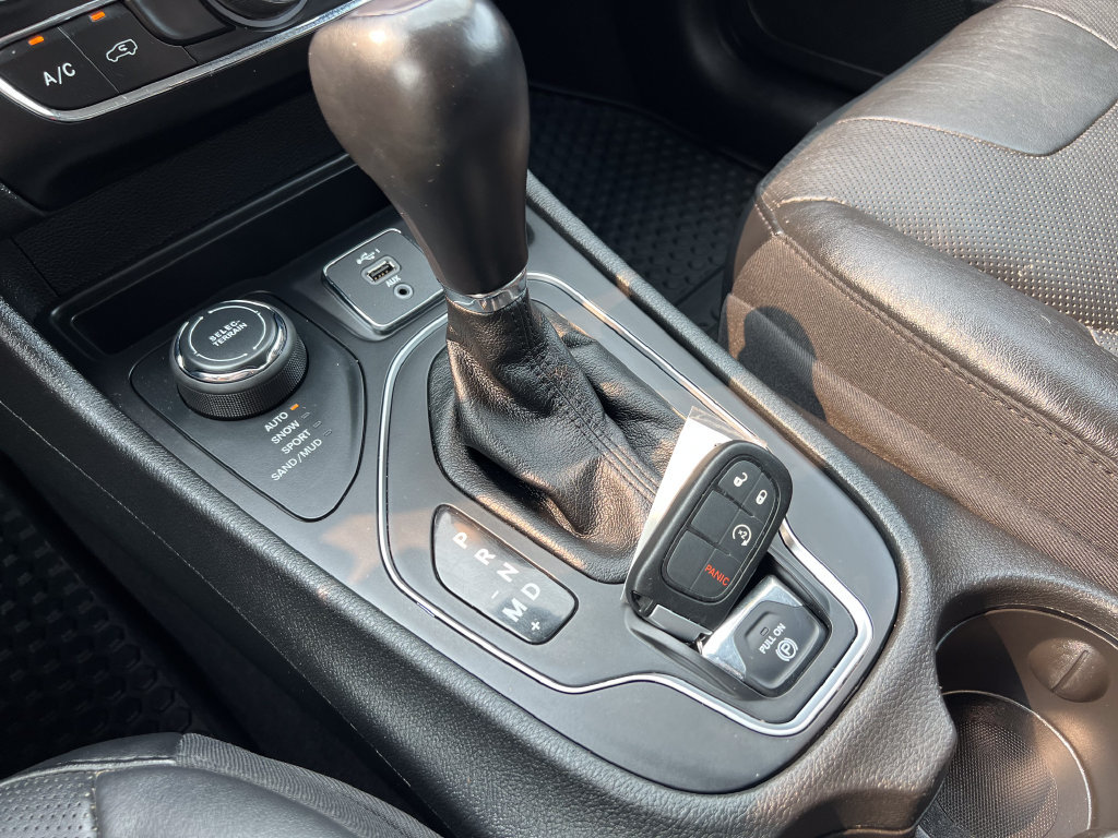 Used 2021 Jeep Cherokee Latitude Lux AWD/4WD image 23