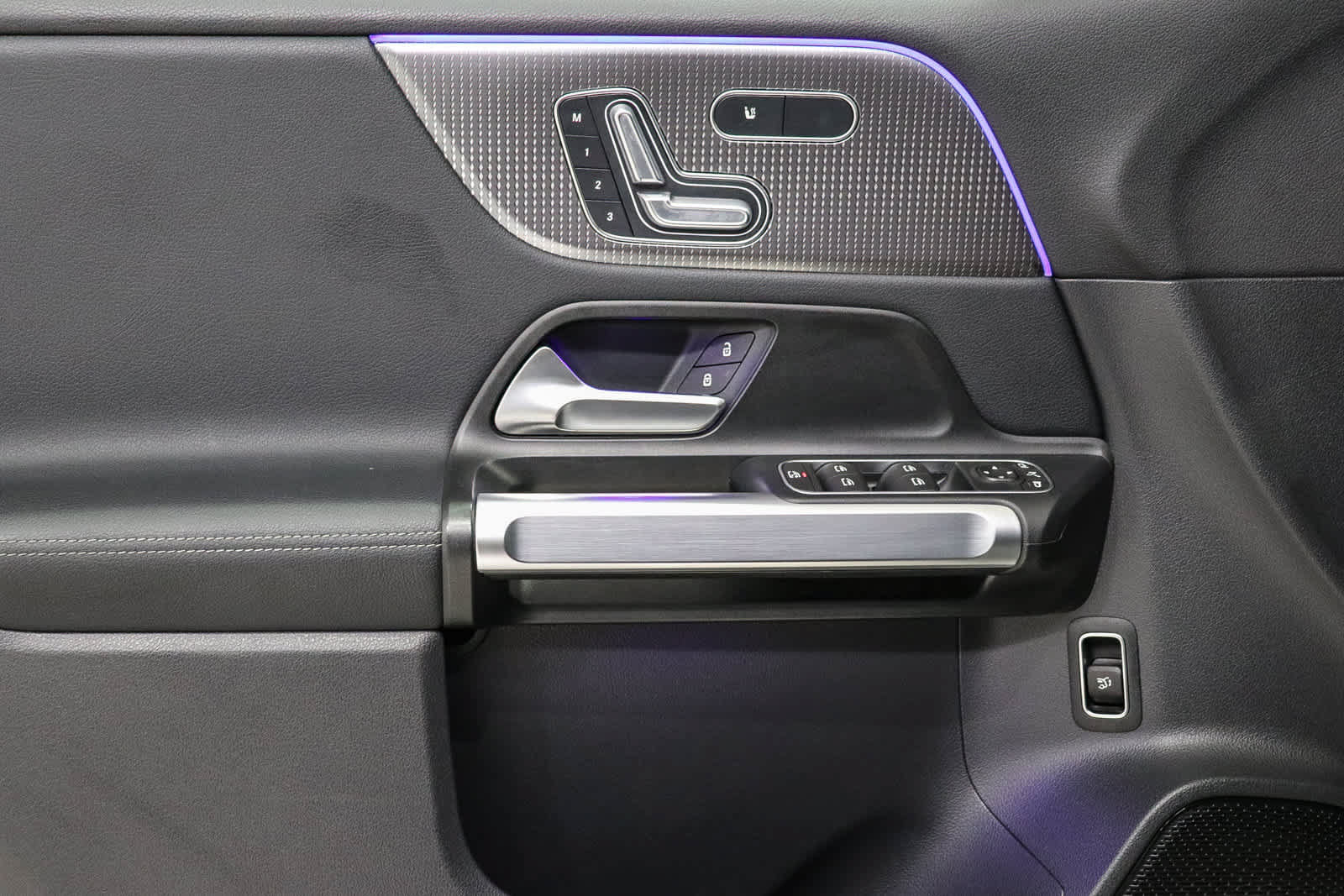 Certified 2023 Mercedes-Benz EQB 300 4MATIC image 23