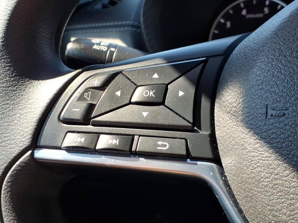 Used 2024 Nissan Sentra SV FWD image 15