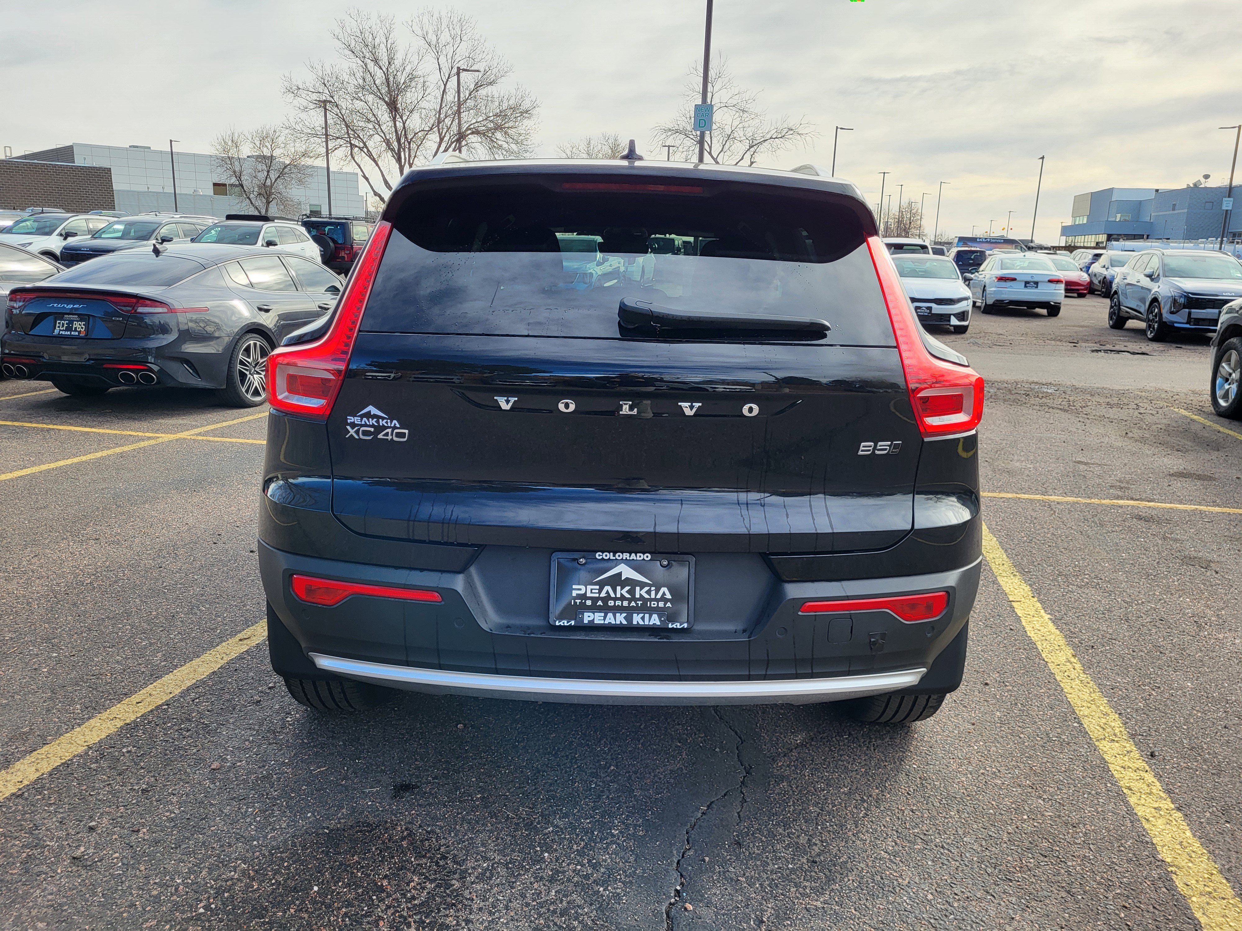 Used 2023 Volvo XC40 B5 Core image 11