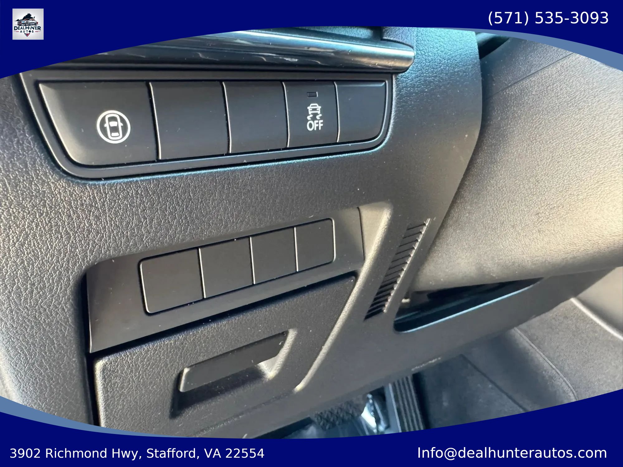 Used 2019 MAZDA MAZDA3 Hatchback FWD image 19