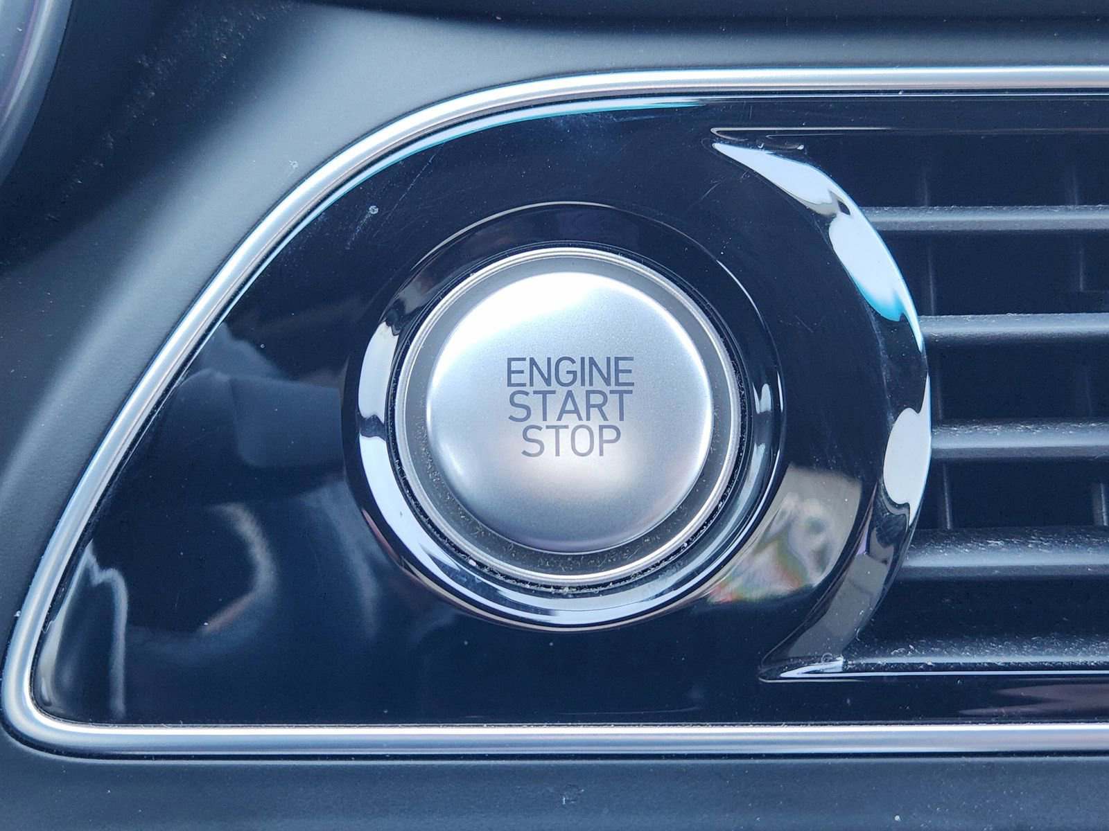 Used 2022 Genesis G70 2.0T image 25