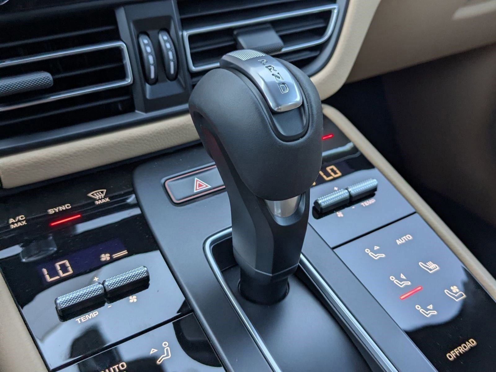 Certified 2025 Porsche Macan image 20