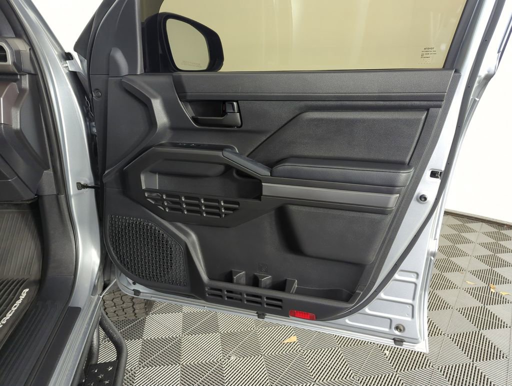 Used 2025 Toyota Tacoma SR5 image 31