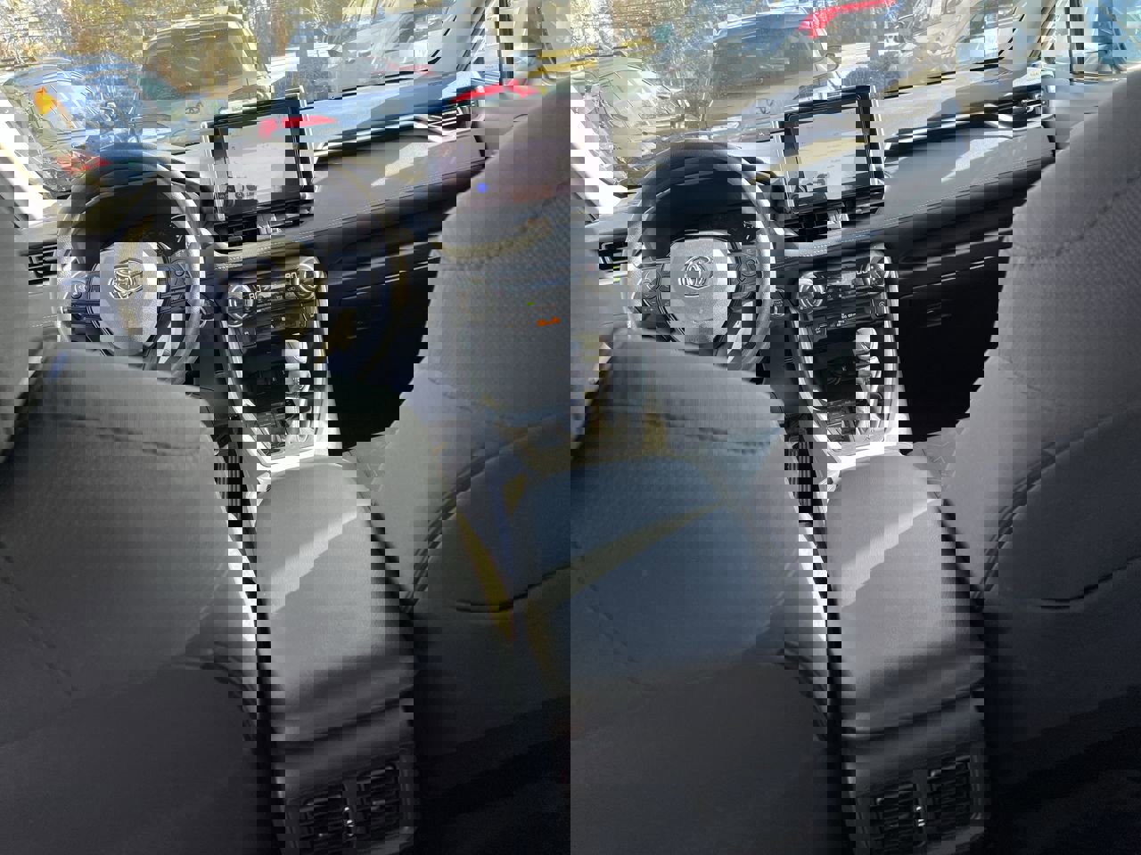 Used 2024 Toyota RAV4 XLE image 31