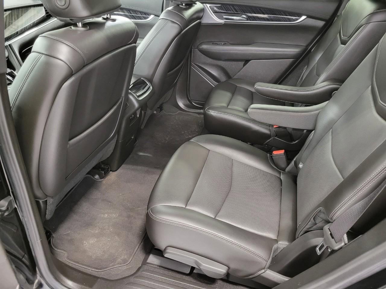 Used 2025 Cadillac XT6 Premium Luxury image 22