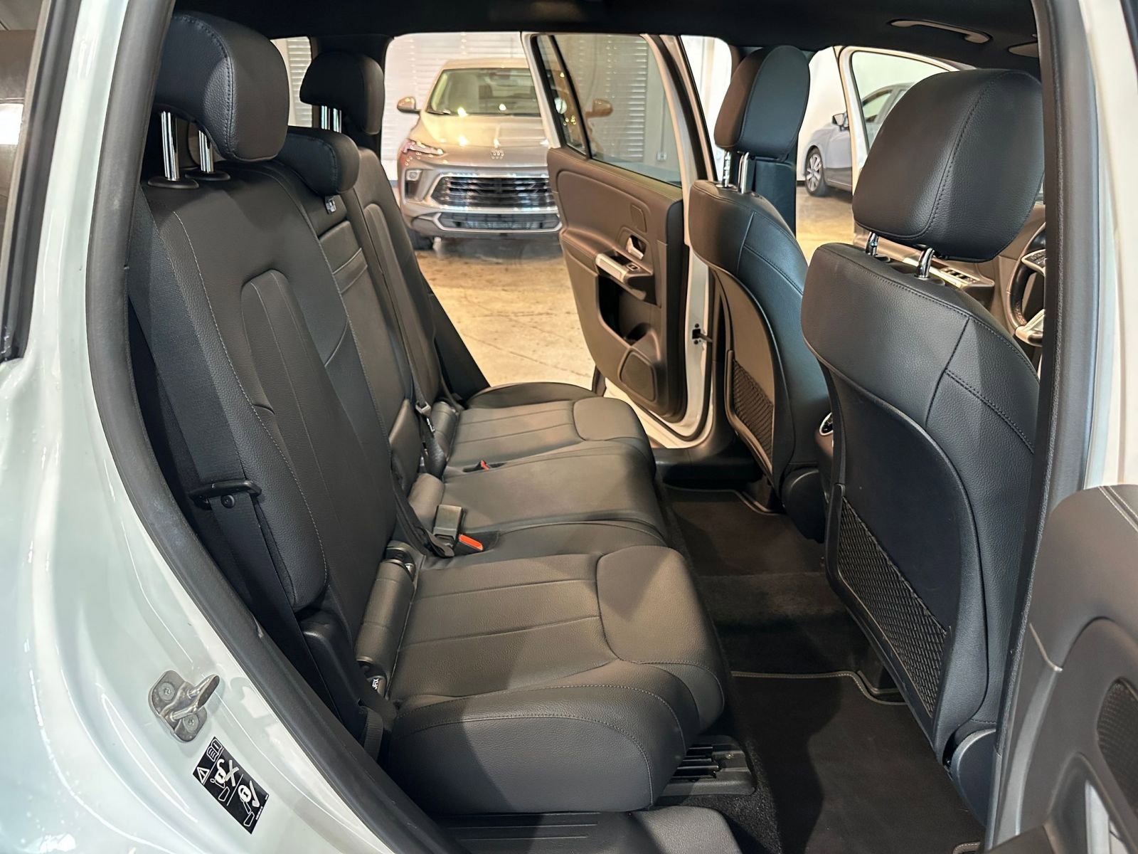 Used 2025 Mercedes-Benz GLB 250 image 40