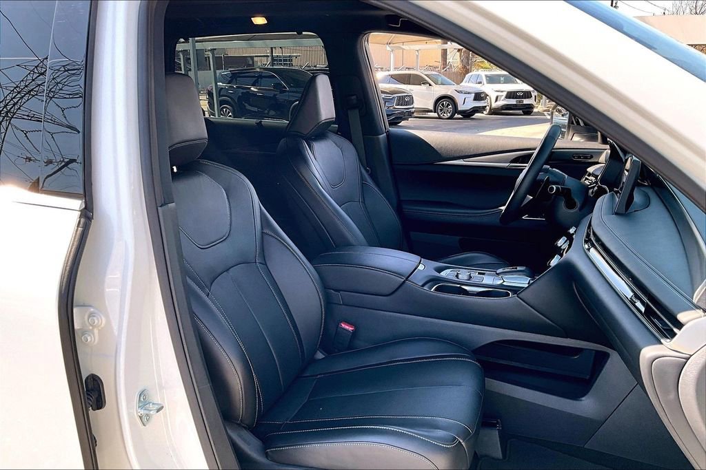 Certified 2025 INFINITI QX60 Luxe w/ Black Edition image 12