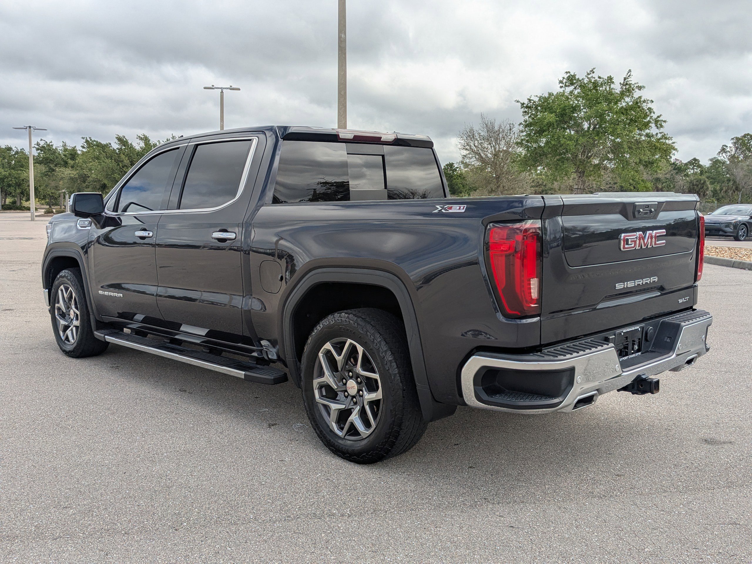 Used 2022 GMC Sierra 1500 SLT w/ SLT Premium Plus Package AWD/4WD image 7