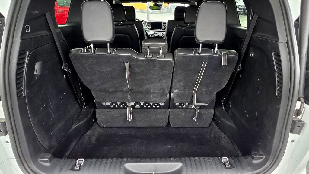 Used 2025 Chrysler Pacifica Select FWD image 6