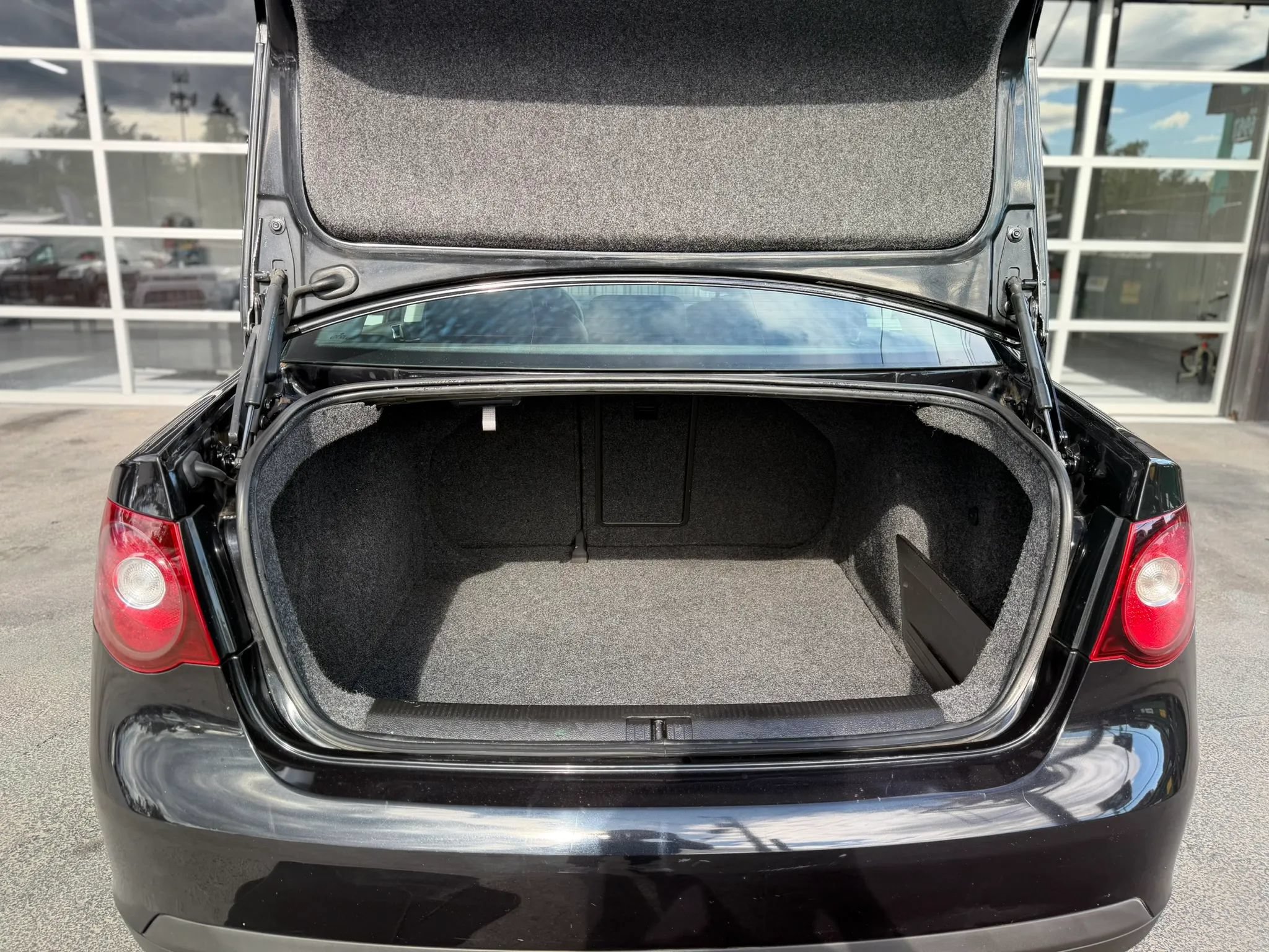 Used 2010 Volkswagen Jetta Wolfsburg Edition FWD image 15