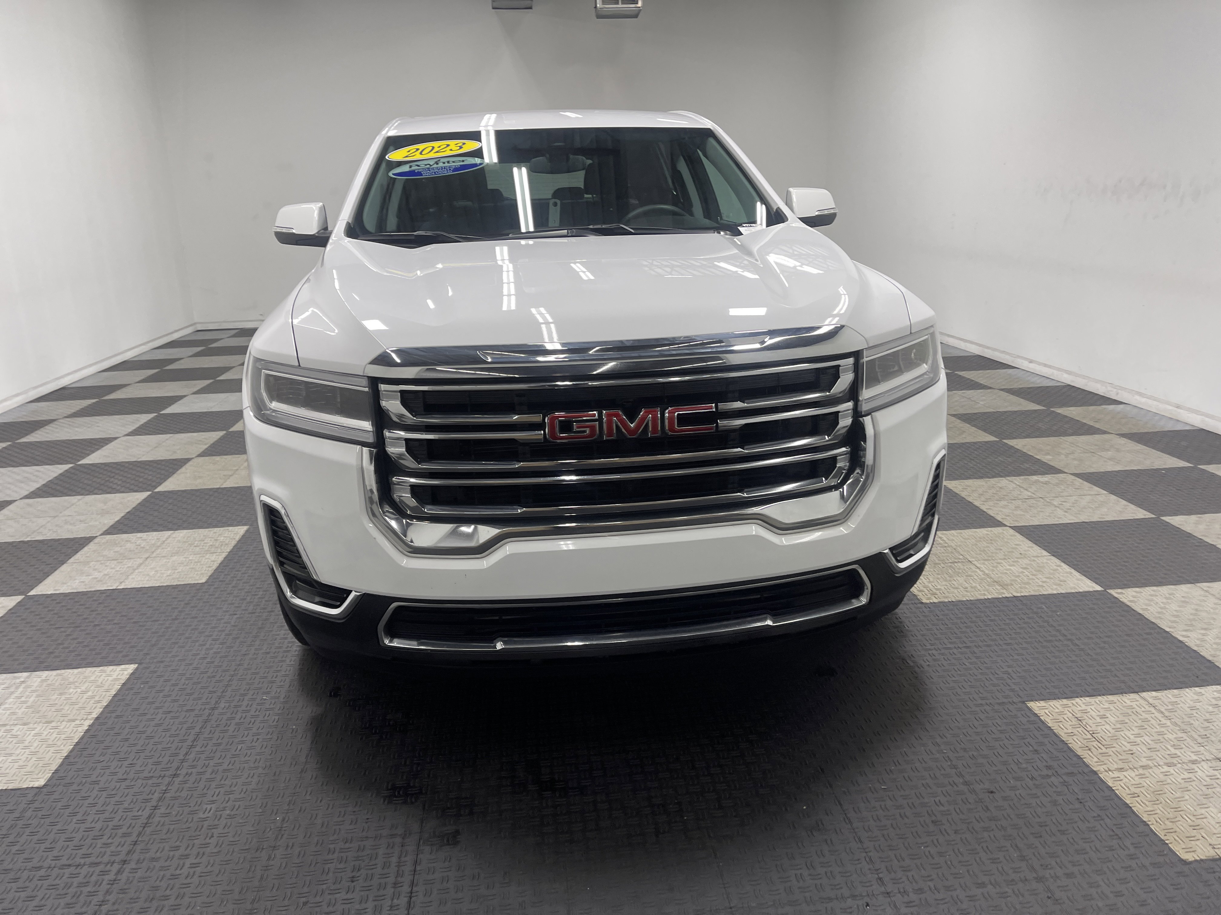 Used 2023 GMC Acadia SLE image 7