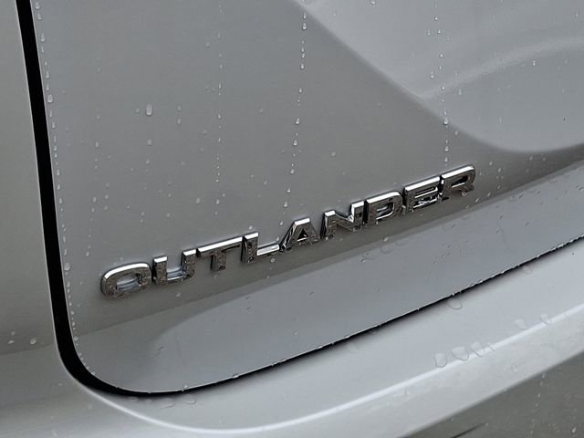 New 2025 Mitsubishi Outlander SE image 15