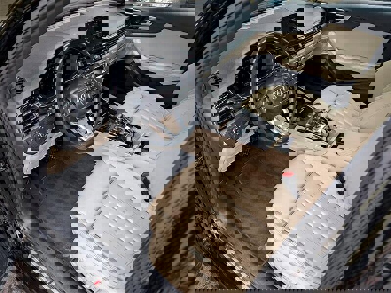 Used 2024 Audi A4 2.0T Premium Plus image 2