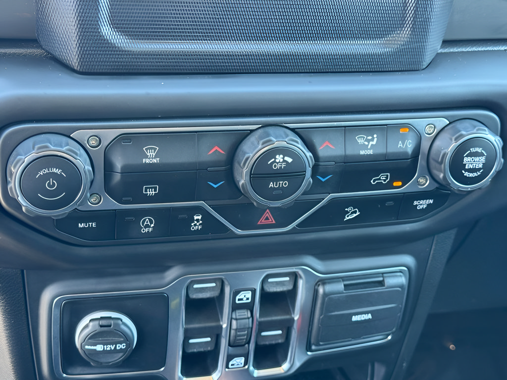 Used 2020 Jeep Wrangler Unlimited Sahara AWD/4WD image 18