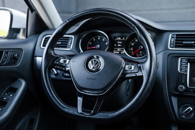 Used 2017 Volkswagen Jetta SE image 9