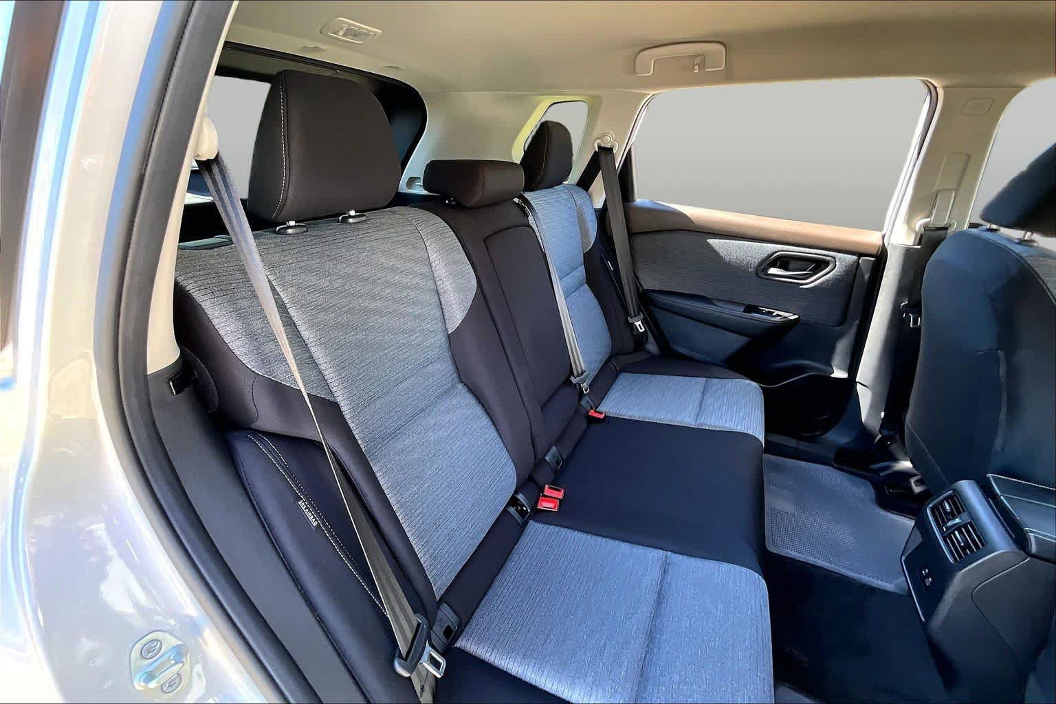 Used 2023 Nissan Rogue SV FWD image 19