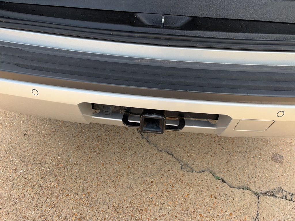 Used 2016 Chevrolet Suburban LS RWD image 10