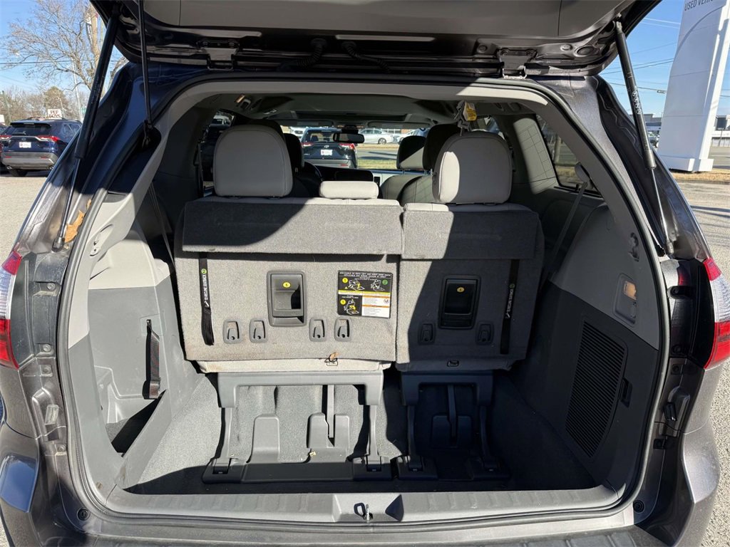 Used 2020 Toyota Sienna XLE image 14