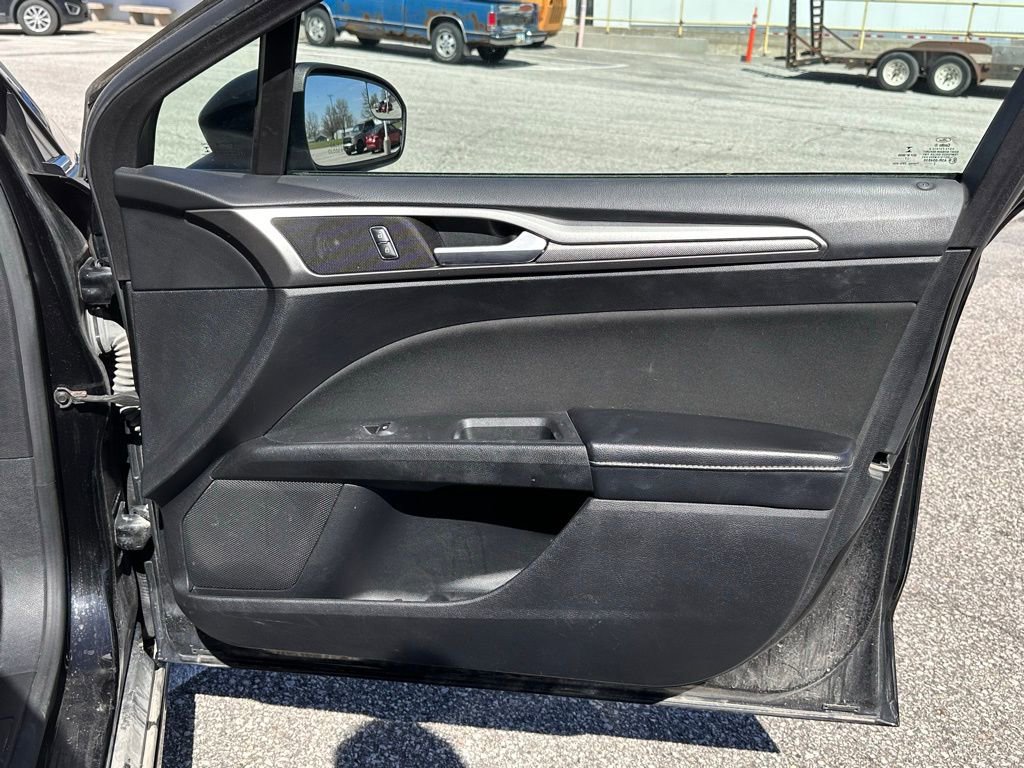 Used 2018 Ford Fusion SE image 22