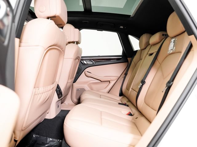 Certified 2026 Porsche Macan AWD/4WD image 26
