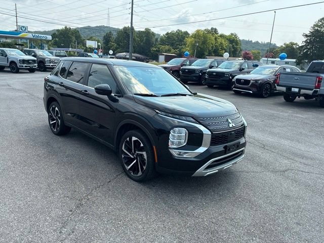 Used 2024 Mitsubishi Outlander SE AWD/4WD image 2