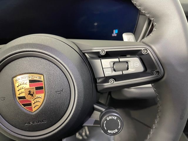 Used 2025 Porsche Cayenne image 39