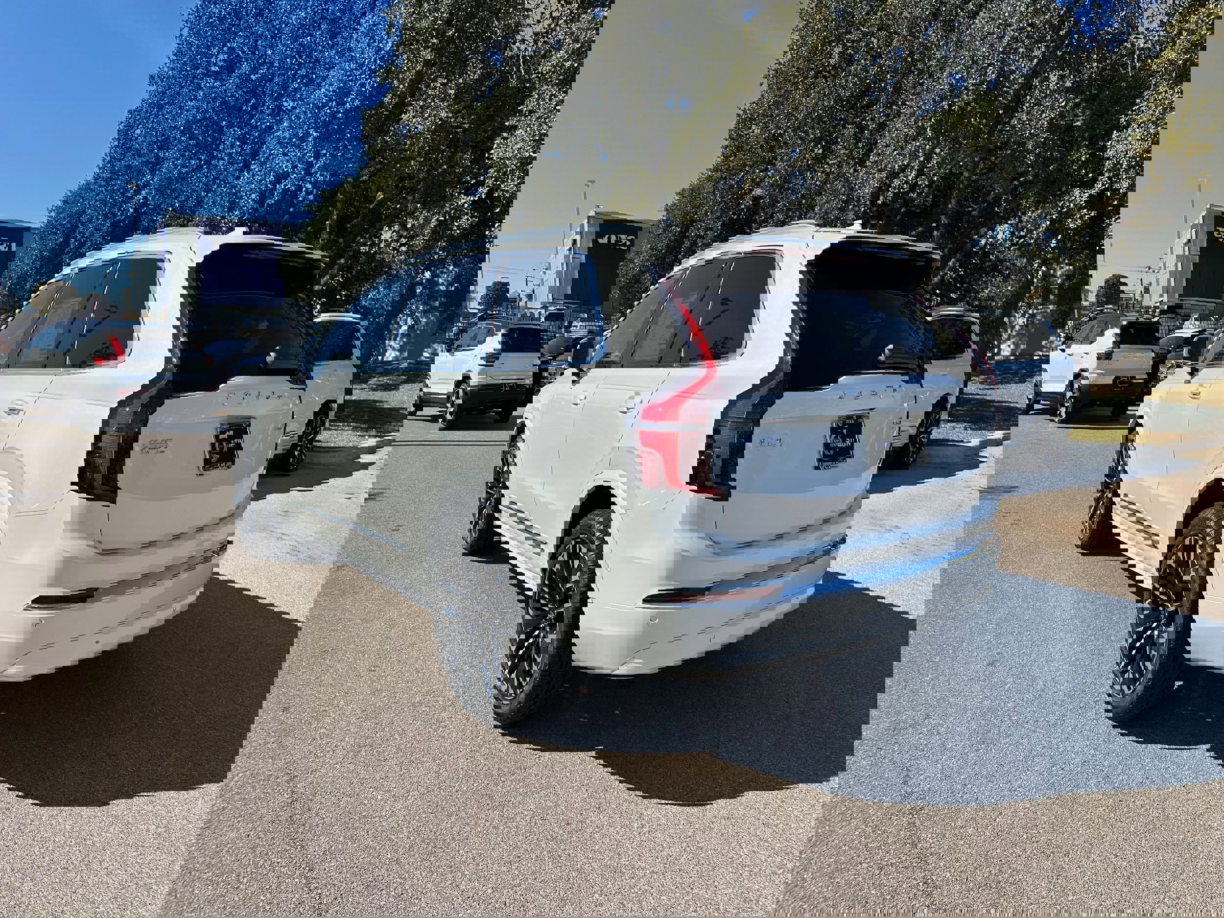 New 2026 Volvo XC90 B6 Ultra w/ Protection Package image 4