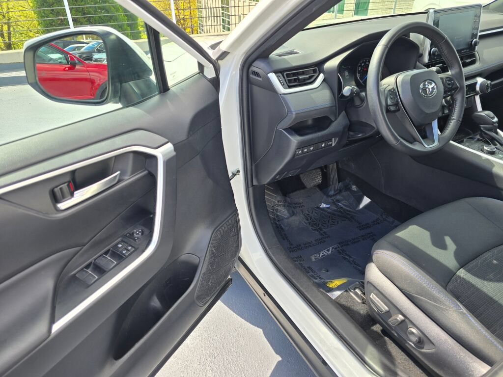 Used 2022 Toyota RAV4 SE w/ Convenience Package AWD/4WD image 19