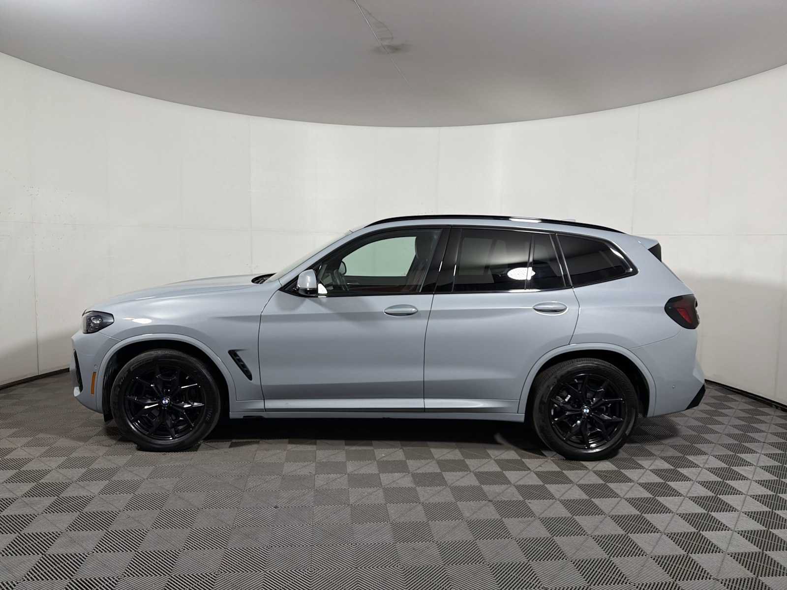 Used 2024 BMW X3 xDrive30i w/ M Sport Package AWD/4WD image 4