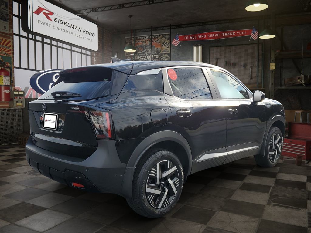 Used 2025 Nissan Kicks SV image 4