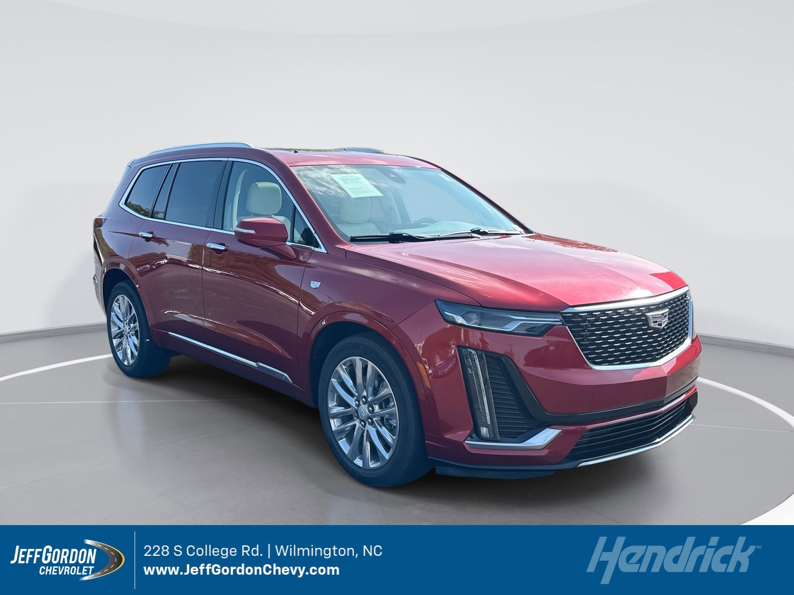Used 2021 Cadillac XT6 Premium Luxury FWD image 1