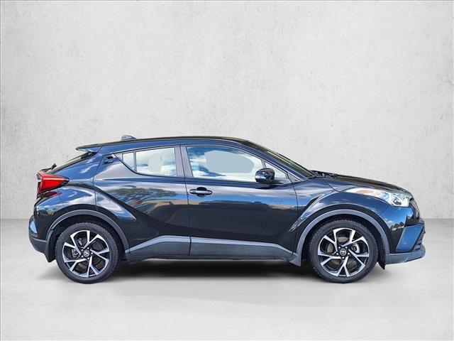 Used 2019 Toyota C-HR XLE video 4