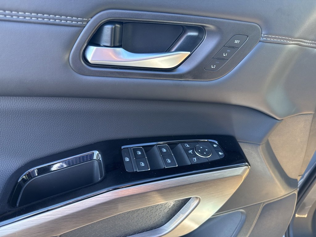 New 2025 Nissan Pathfinder Platinum w/ Black Appearance Package image 19