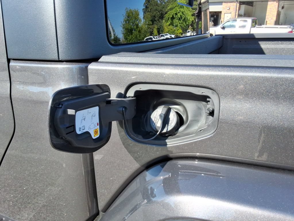 Used 2022 Jeep Gladiator Sport AWD/4WD image 12