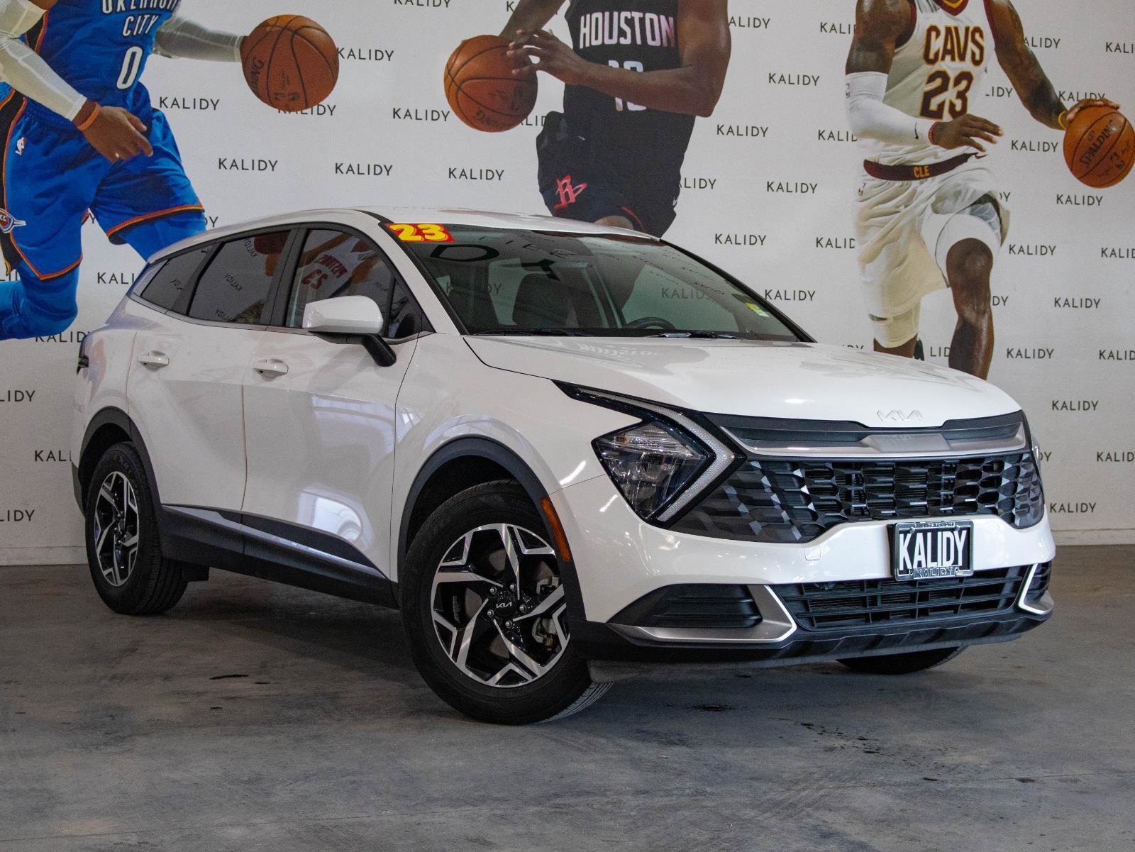 Used 2023 Kia Sportage LX image 2