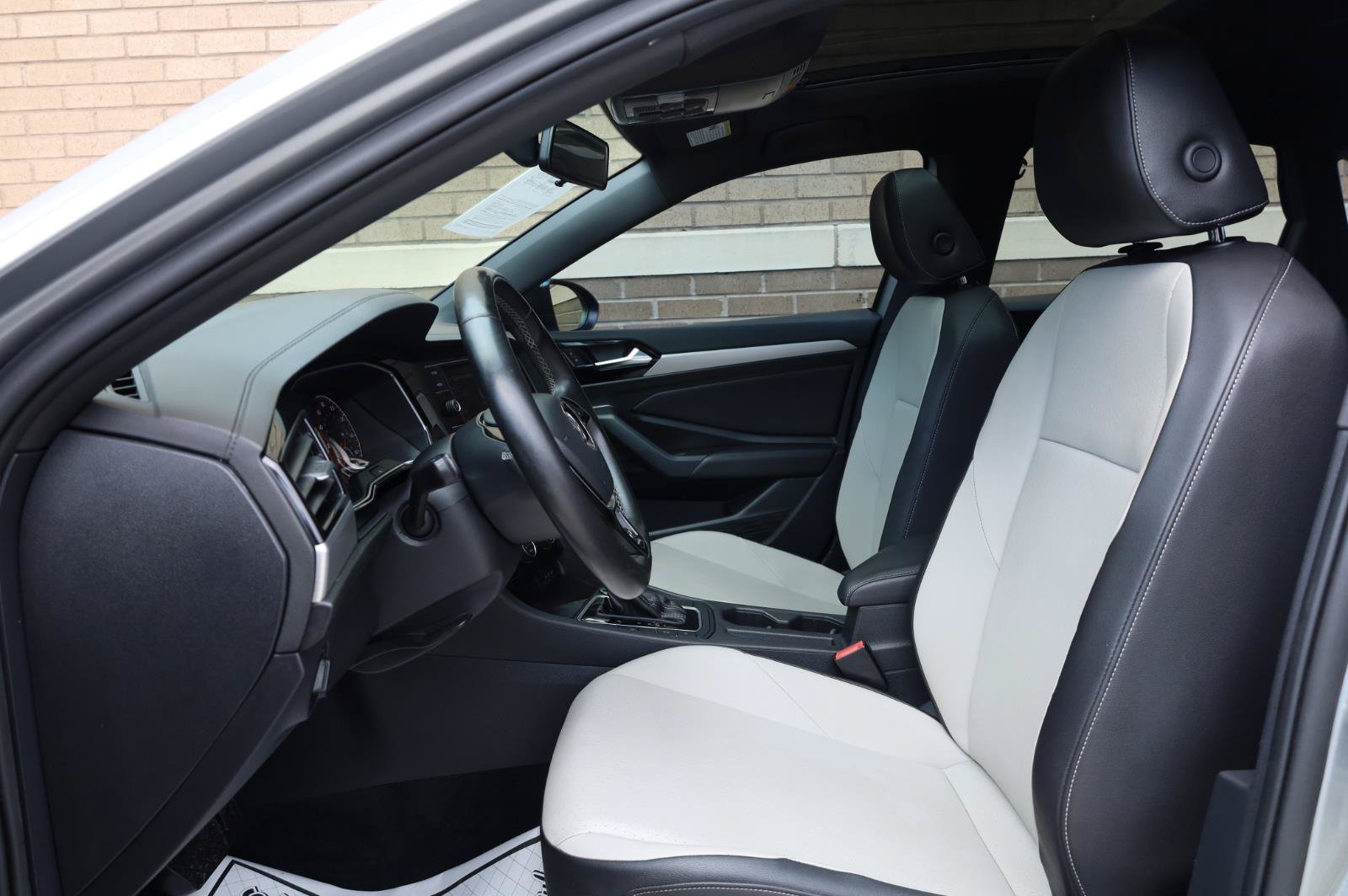 Used 2020 Volkswagen Jetta R-Line FWD image 17