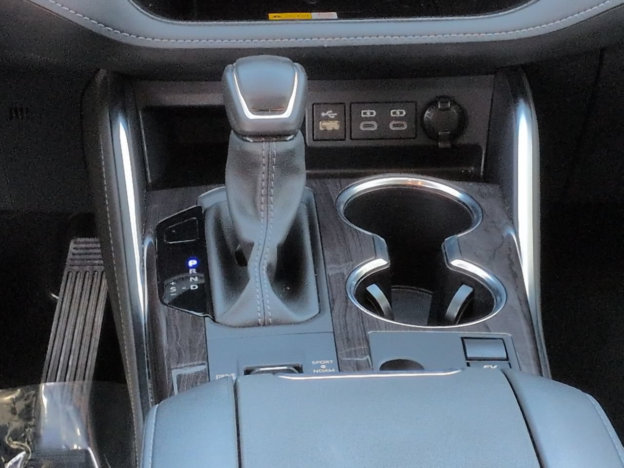 Used 2024 Toyota Highlander Platinum FWD image 18