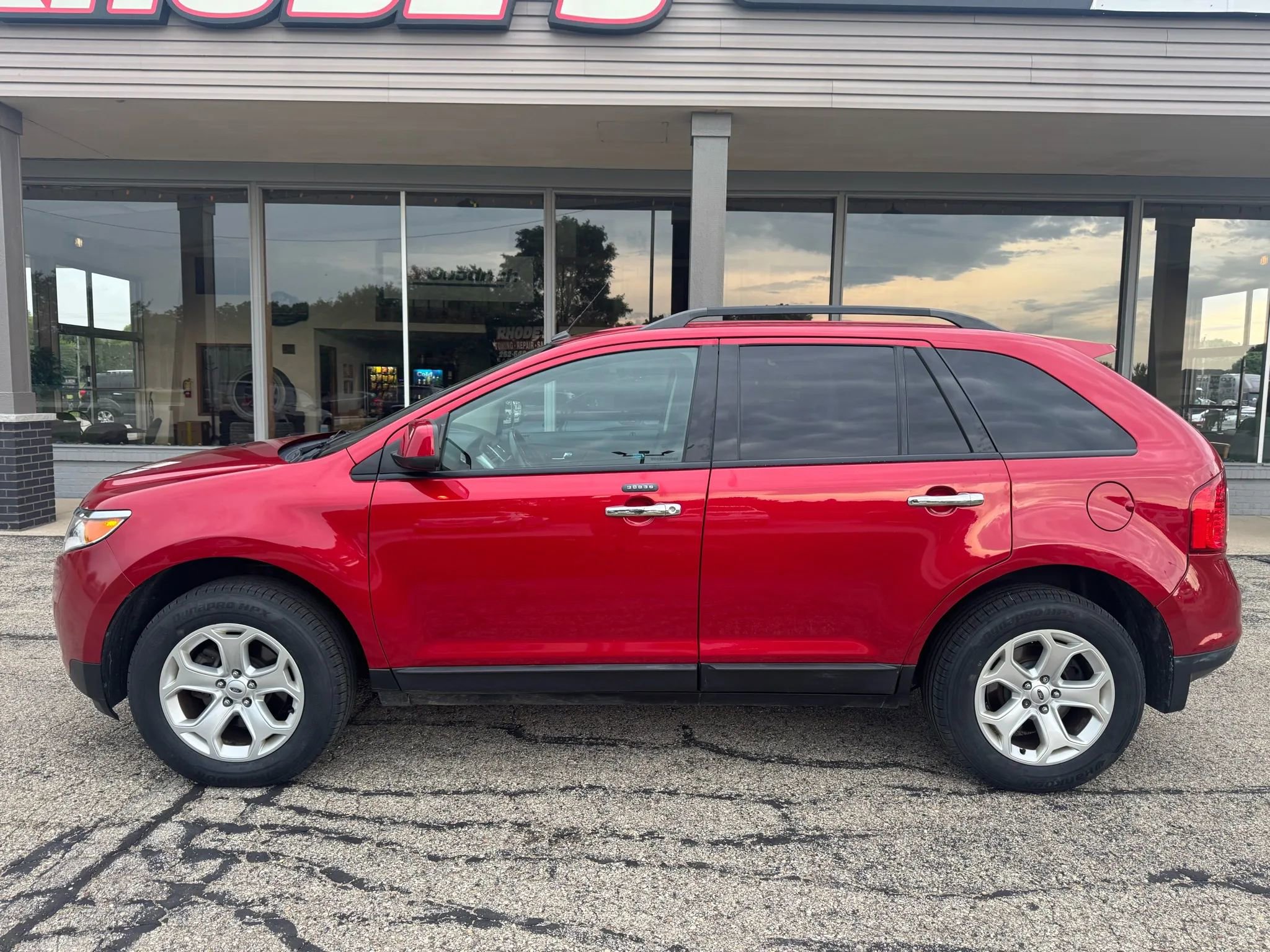 Used 2011 Ford Edge SEL image 2