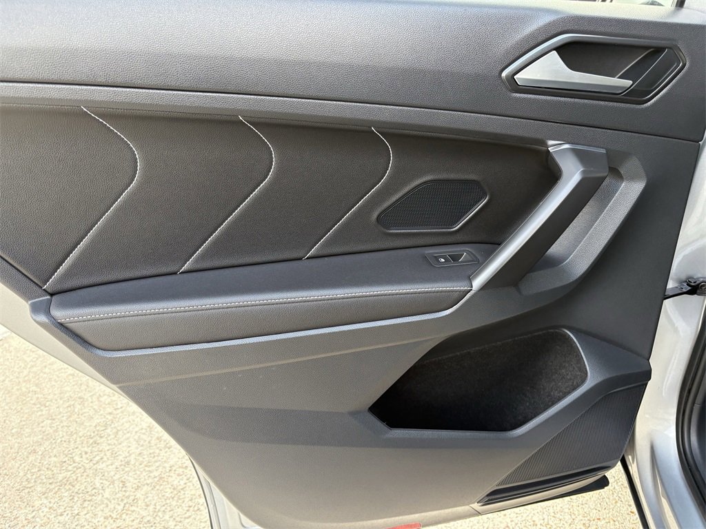 Used 2022 Volkswagen Tiguan SE image 23